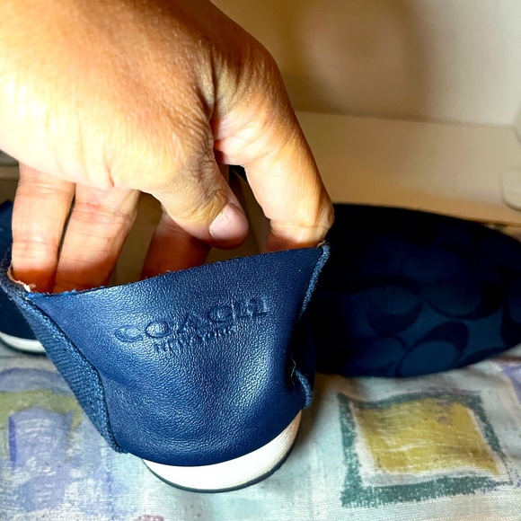 I am selling Coach shoes that a gently used. Size 7.5 woman’s shoes. - Picture 3 of 5